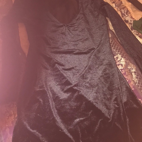 Ladies plunge crush velvet dress - Picture 2 of 2